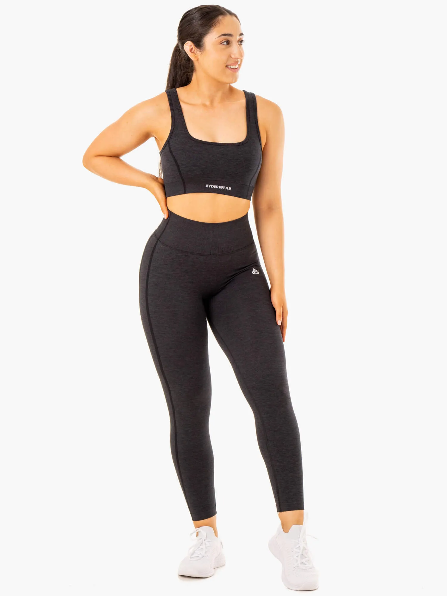 Enhance Seamless Sports Bra - Black